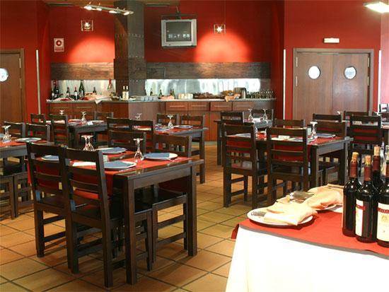 Hotel Silvota Lugo de Llanera Restoran fotoğraf